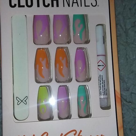 NWT Clutch Nails press on nails - Picture 3 of 3